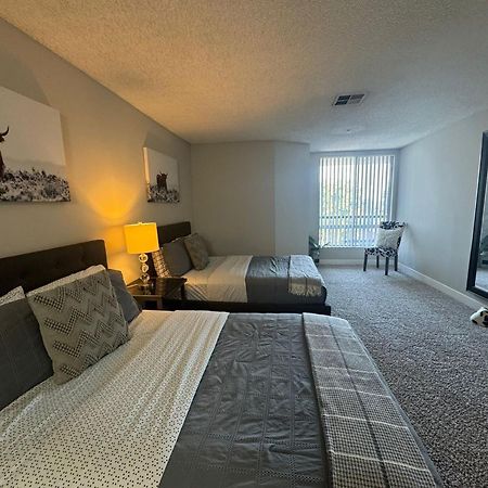 Incredible Two Bedroom Hollywood Apartments Free Parking Los Angeles Zewnętrze zdjęcie