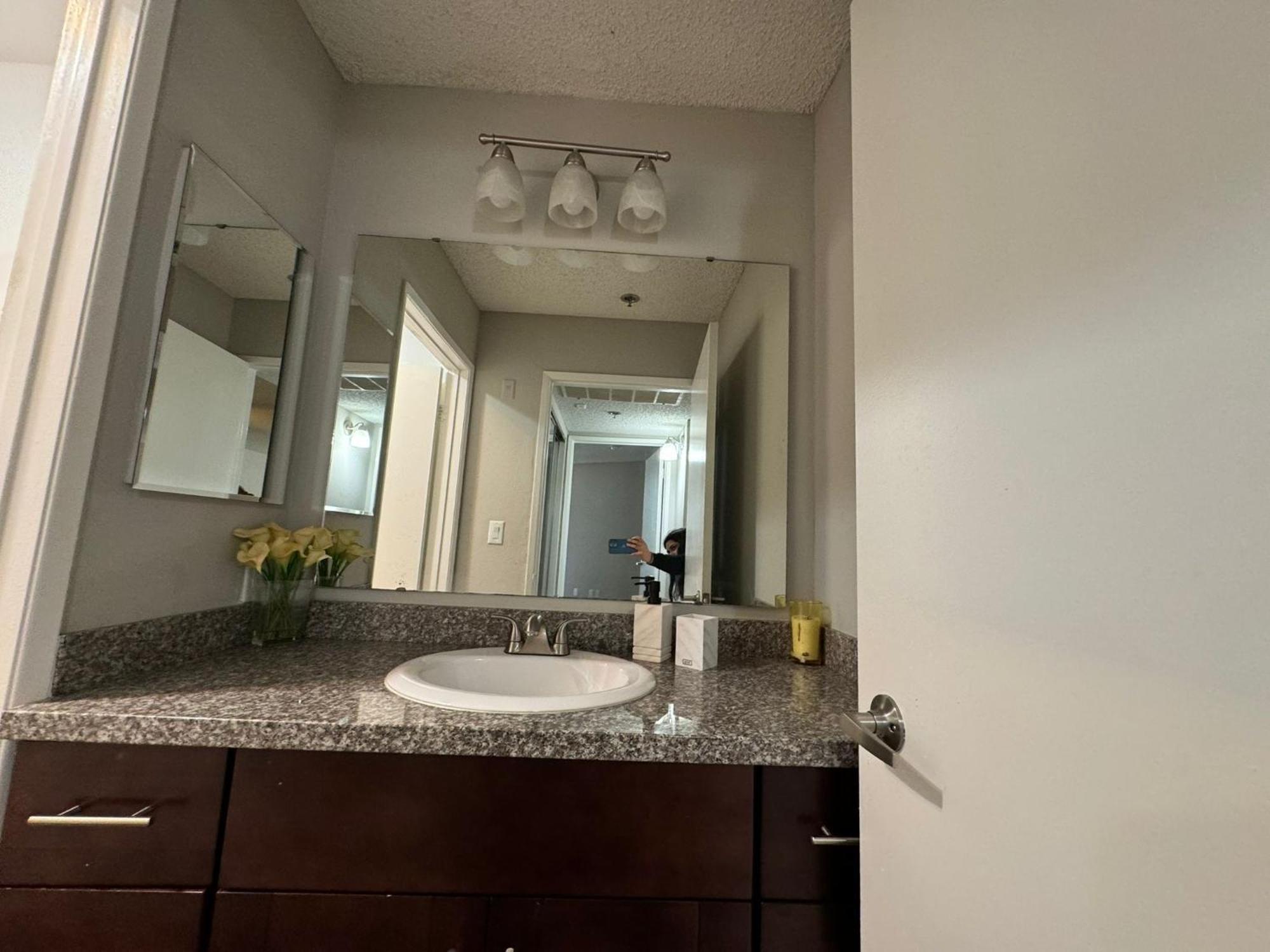 Incredible Two Bedroom Hollywood Apartments Free Parking Los Angeles Zewnętrze zdjęcie