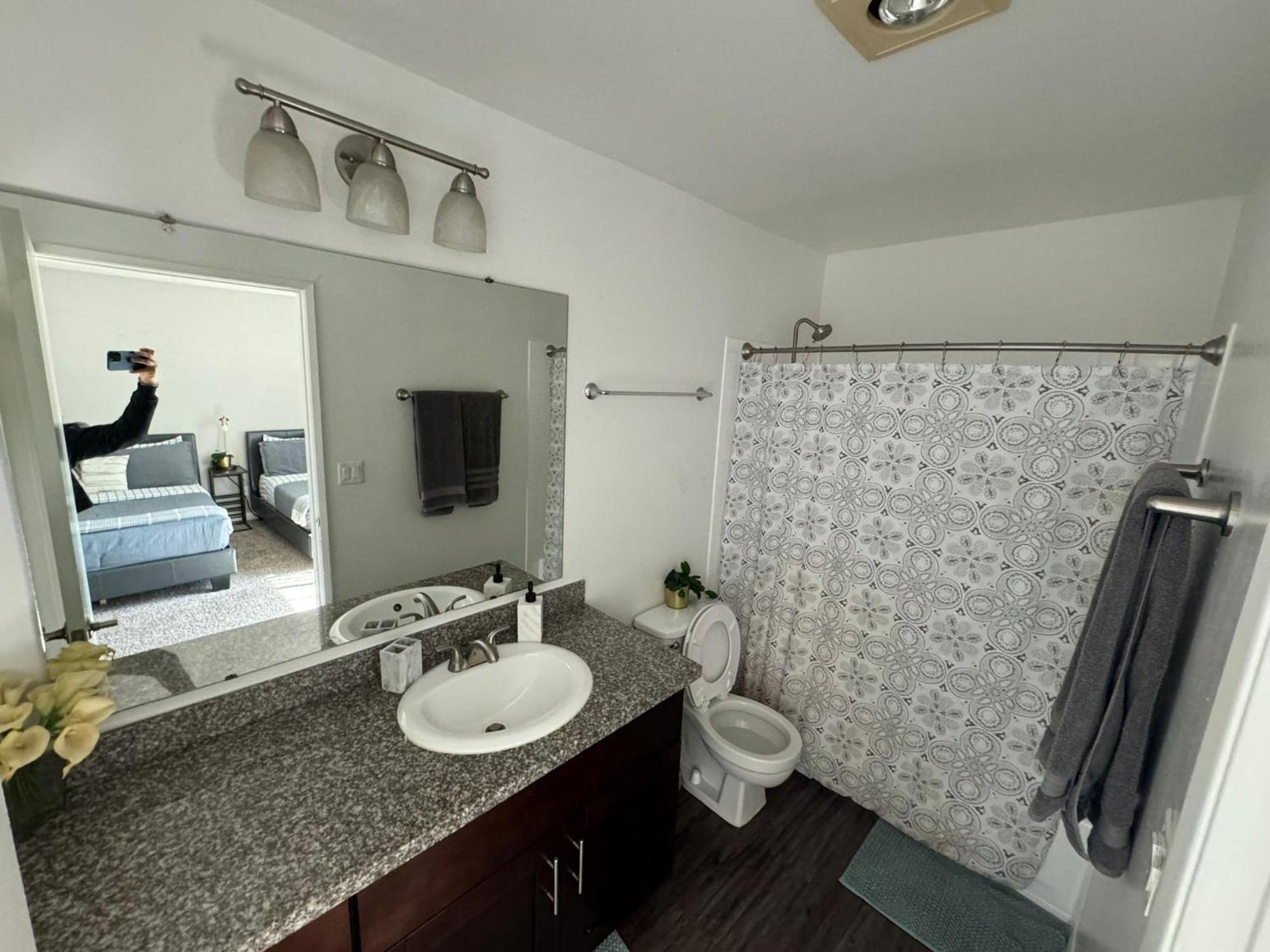 Incredible Two Bedroom Hollywood Apartments Free Parking Los Angeles Zewnętrze zdjęcie