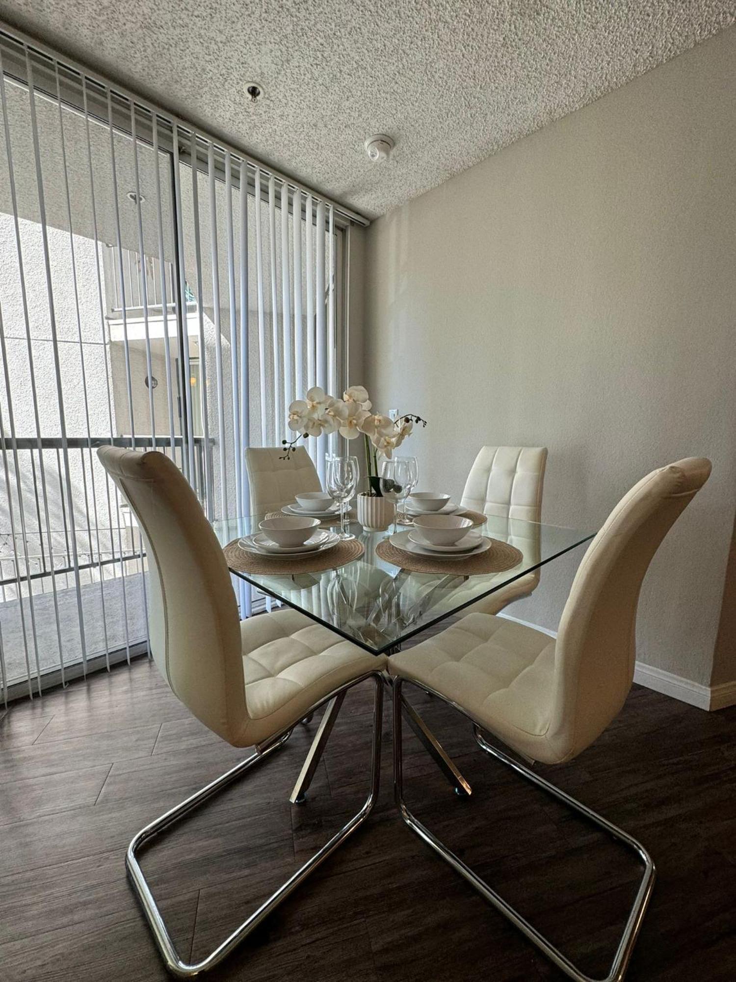 Incredible Two Bedroom Hollywood Apartments Free Parking Los Angeles Zewnętrze zdjęcie