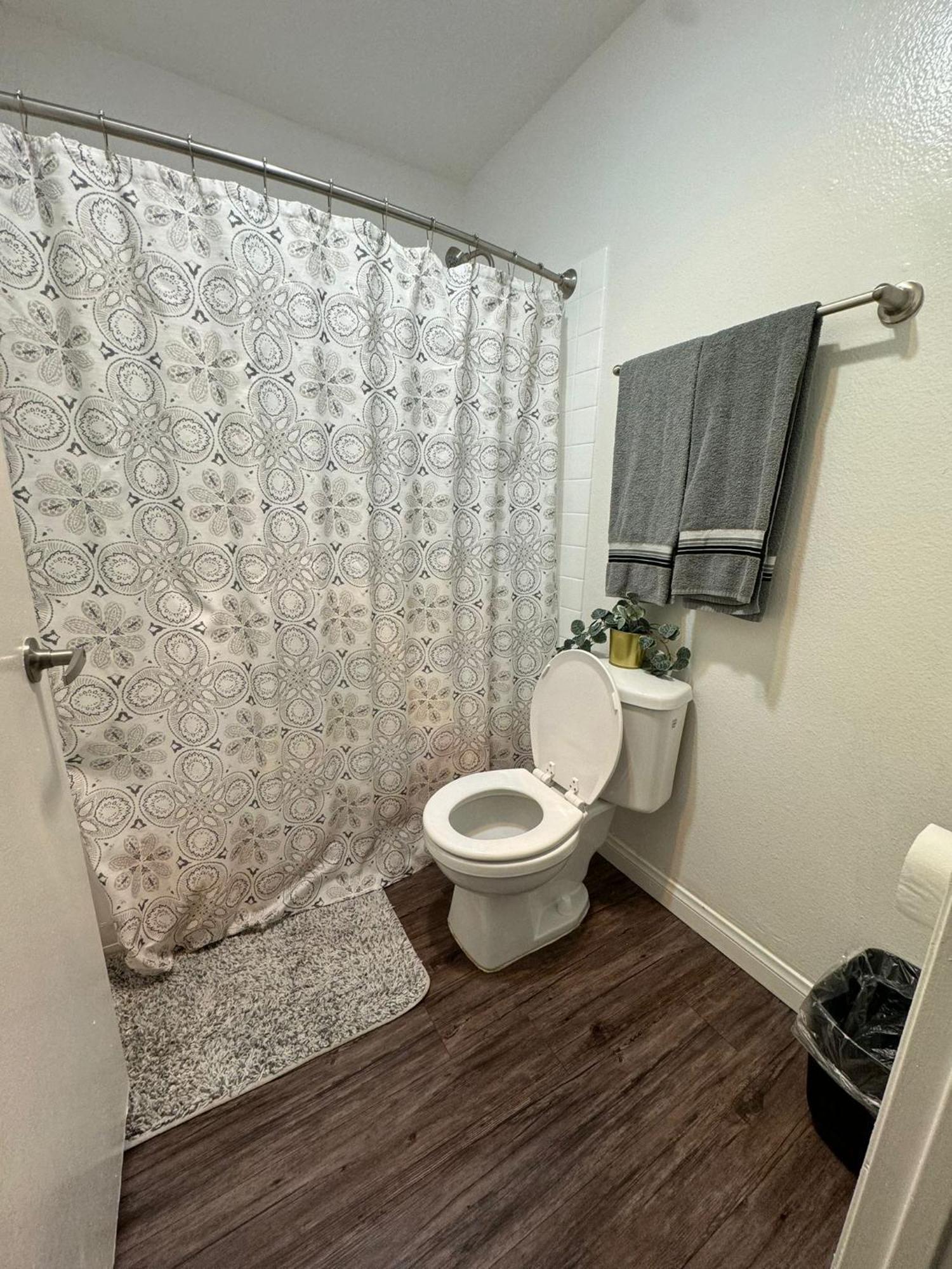 Incredible Two Bedroom Hollywood Apartments Free Parking Los Angeles Zewnętrze zdjęcie