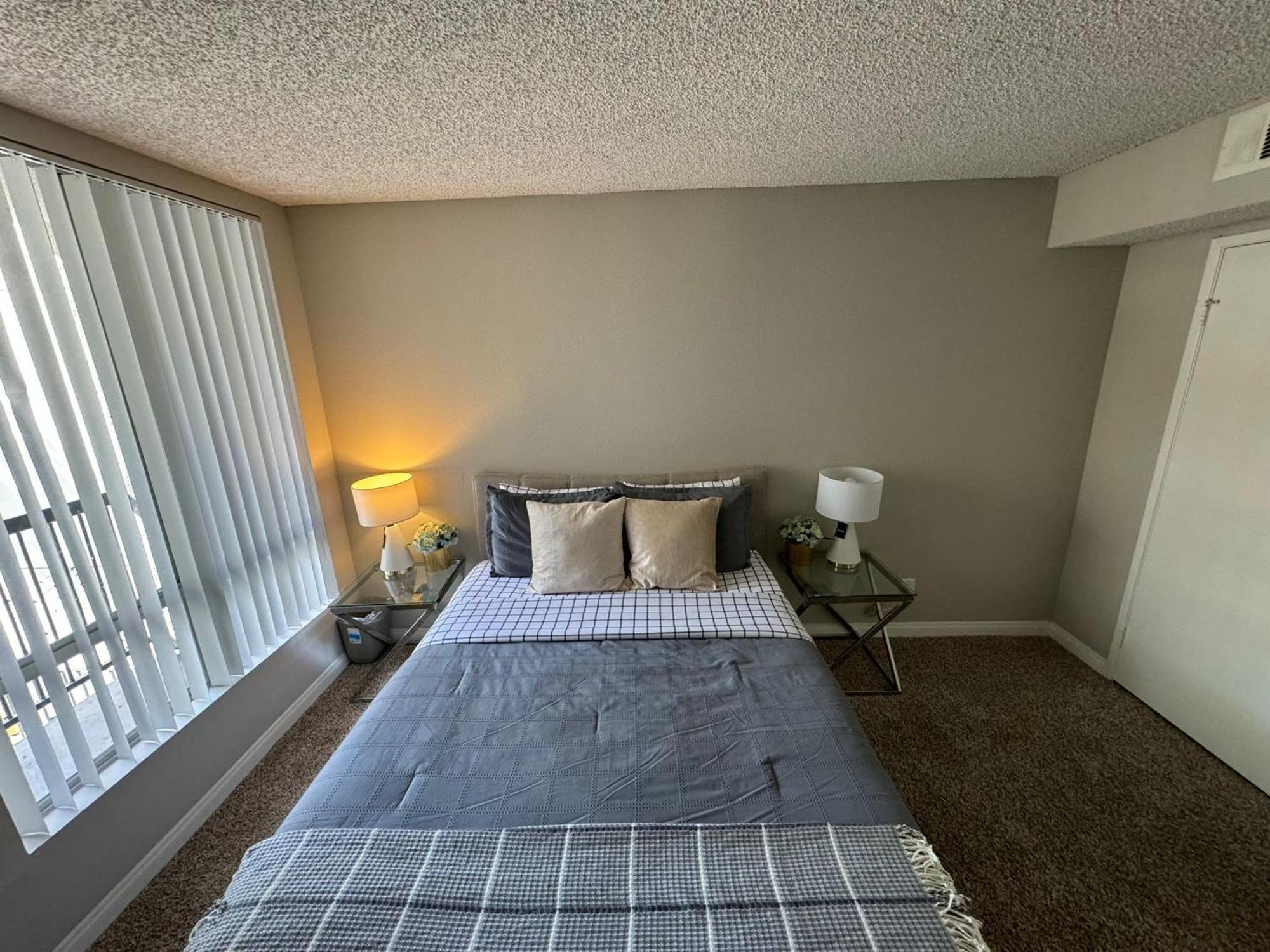 Incredible Two Bedroom Hollywood Apartments Free Parking Los Angeles Zewnętrze zdjęcie