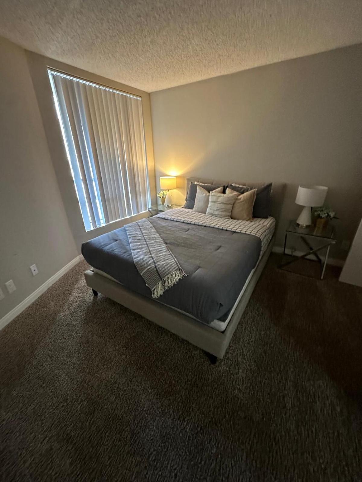 Incredible Two Bedroom Hollywood Apartments Free Parking Los Angeles Zewnętrze zdjęcie