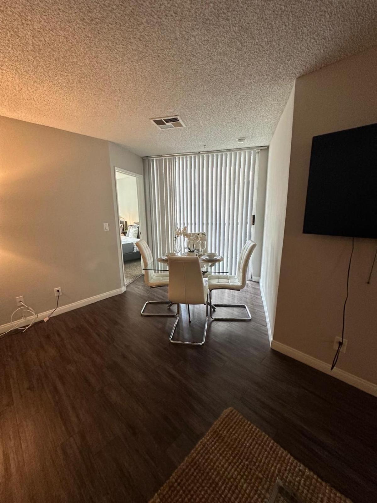 Incredible Two Bedroom Hollywood Apartments Free Parking Los Angeles Zewnętrze zdjęcie