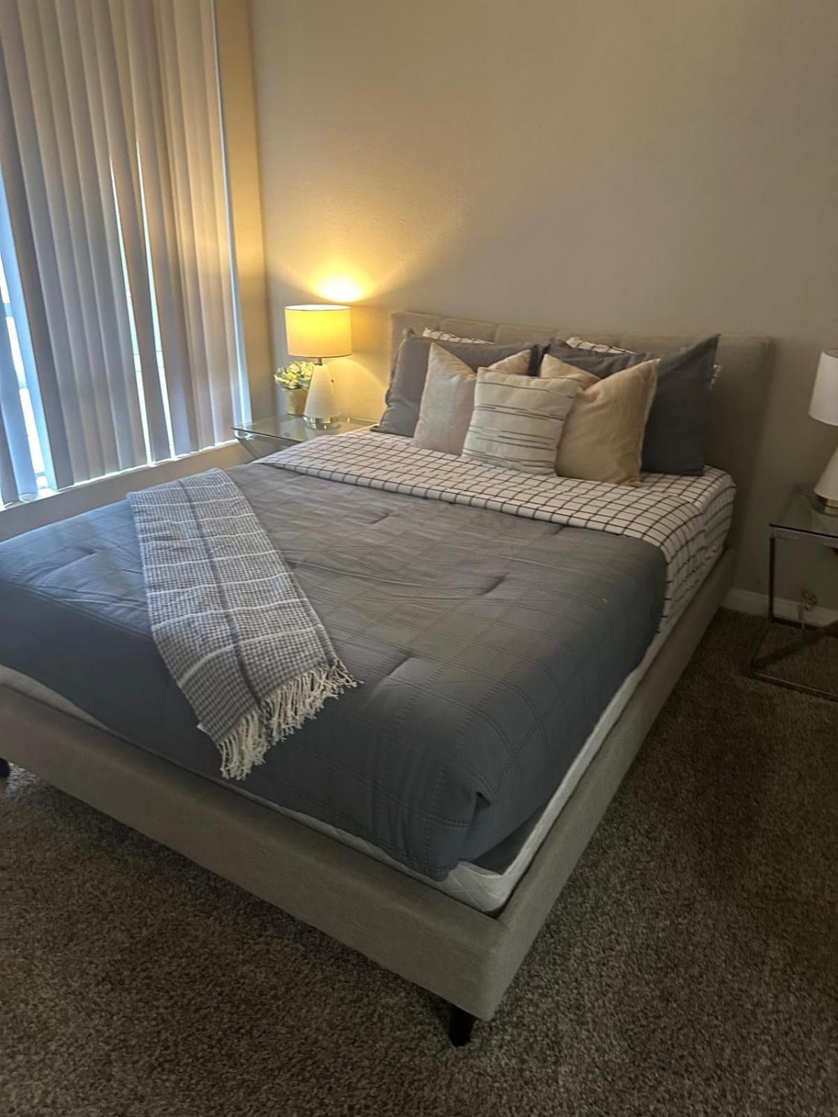 Incredible Two Bedroom Hollywood Apartments Free Parking Los Angeles Zewnętrze zdjęcie