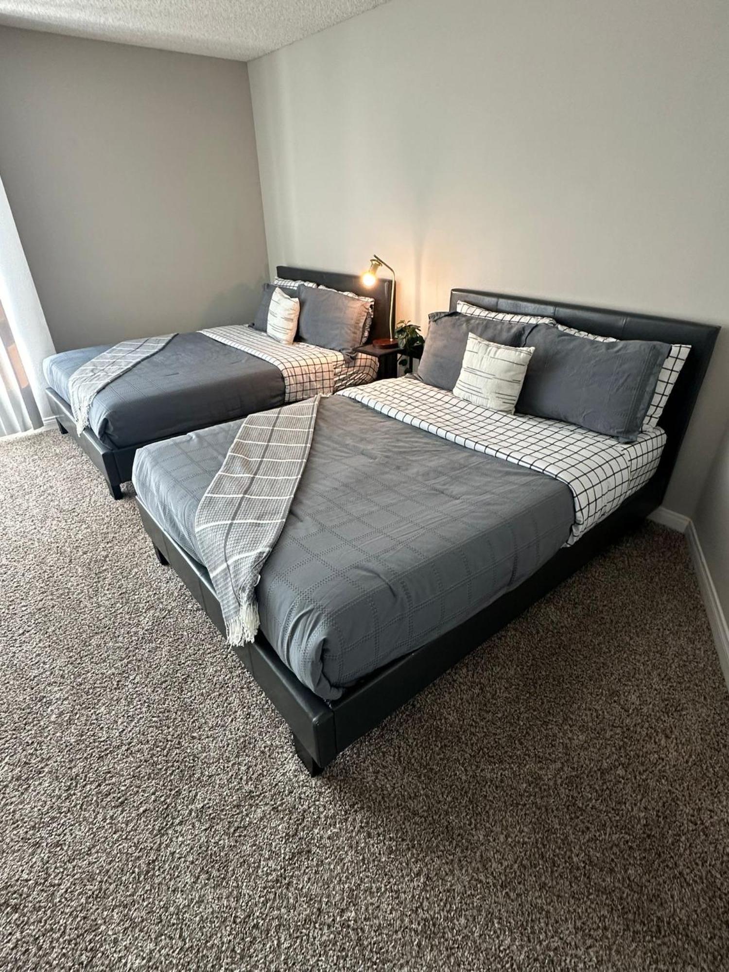 Incredible Two Bedroom Hollywood Apartments Free Parking Los Angeles Zewnętrze zdjęcie