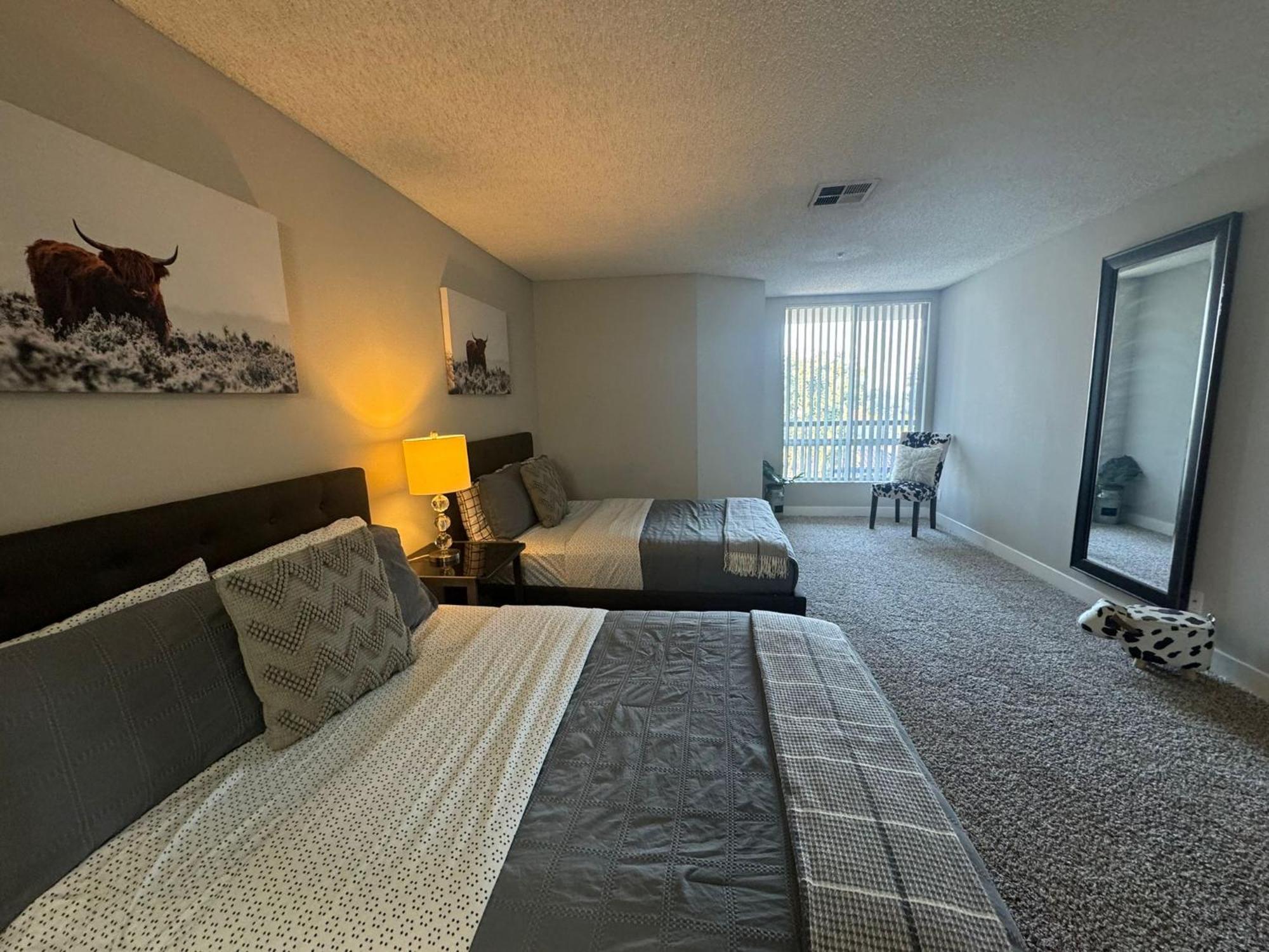 Incredible Two Bedroom Hollywood Apartments Free Parking Los Angeles Zewnętrze zdjęcie