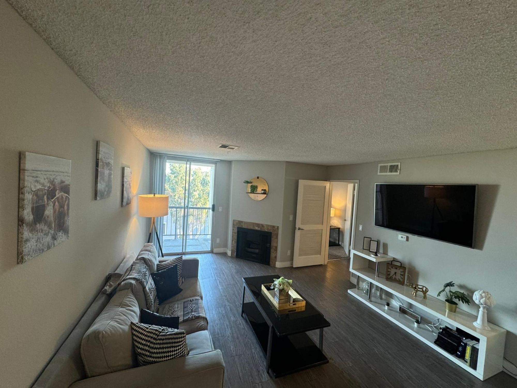 Incredible Two Bedroom Hollywood Apartments Free Parking Los Angeles Zewnętrze zdjęcie