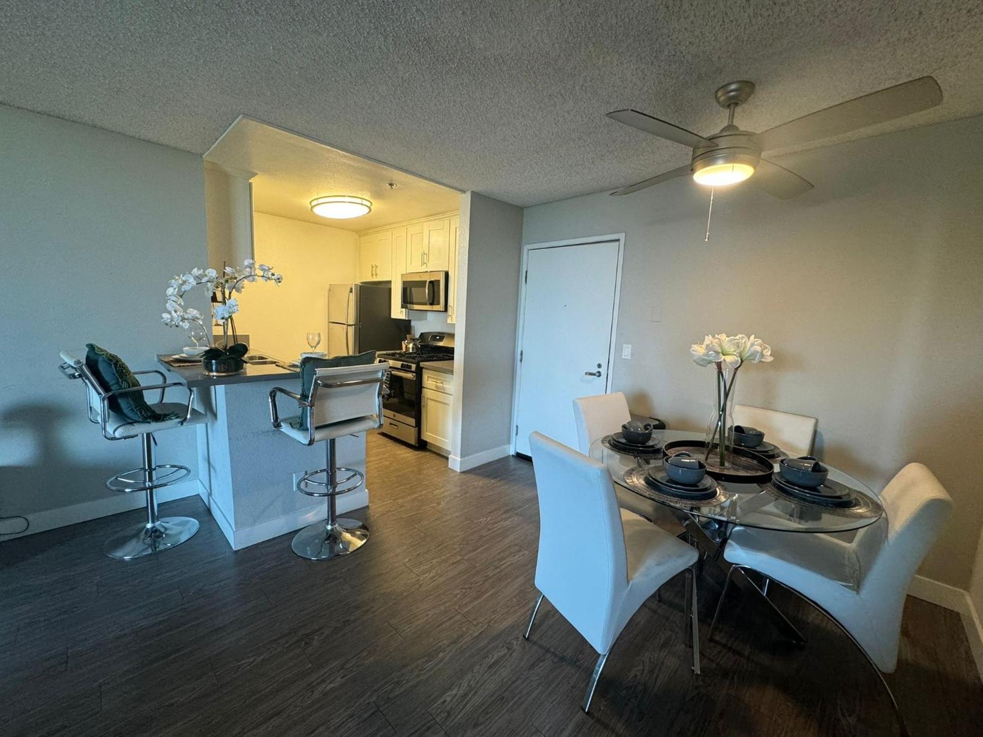 Incredible Two Bedroom Hollywood Apartments Free Parking Los Angeles Zewnętrze zdjęcie