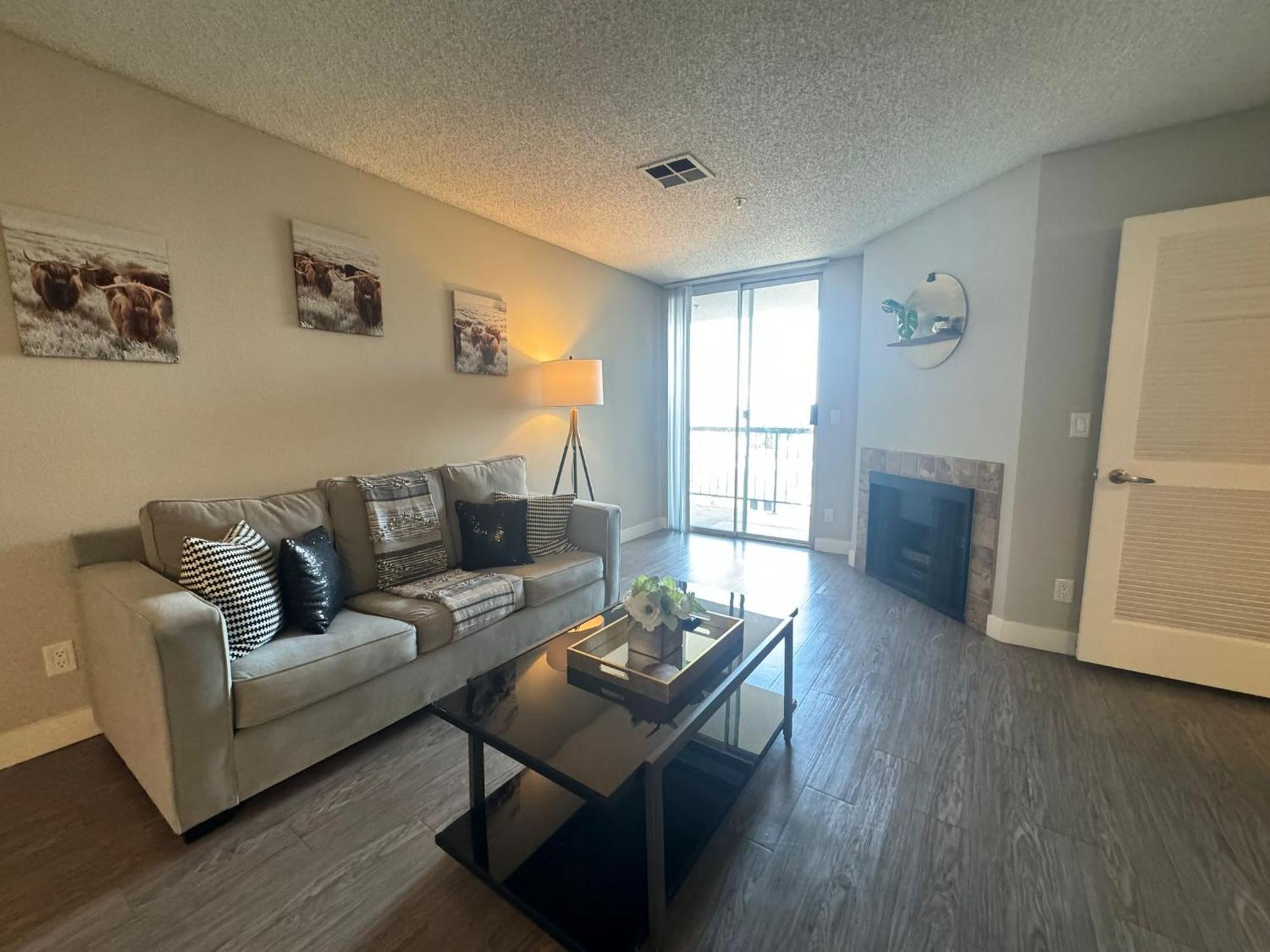 Incredible Two Bedroom Hollywood Apartments Free Parking Los Angeles Zewnętrze zdjęcie