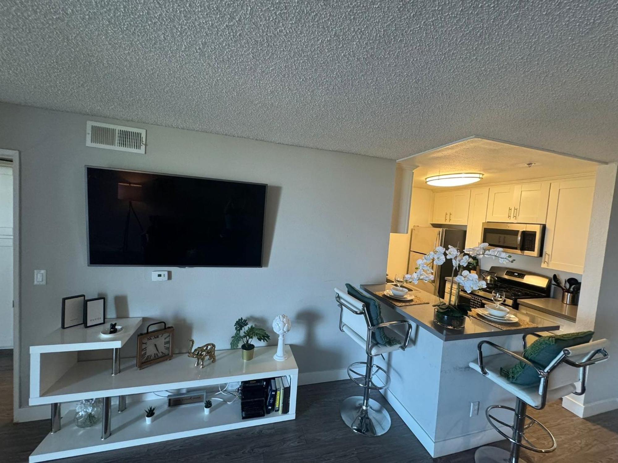 Incredible Two Bedroom Hollywood Apartments Free Parking Los Angeles Zewnętrze zdjęcie