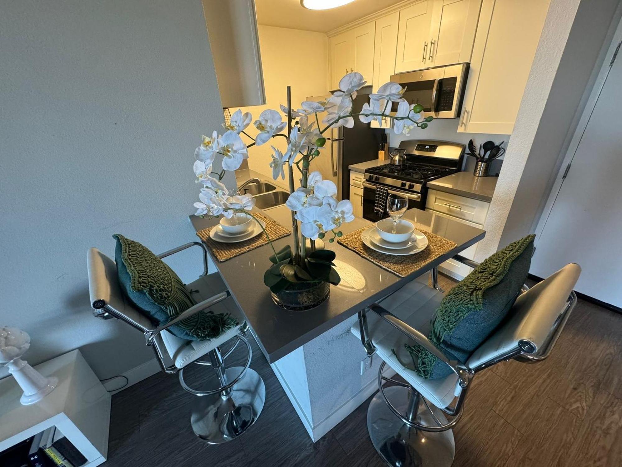 Incredible Two Bedroom Hollywood Apartments Free Parking Los Angeles Zewnętrze zdjęcie