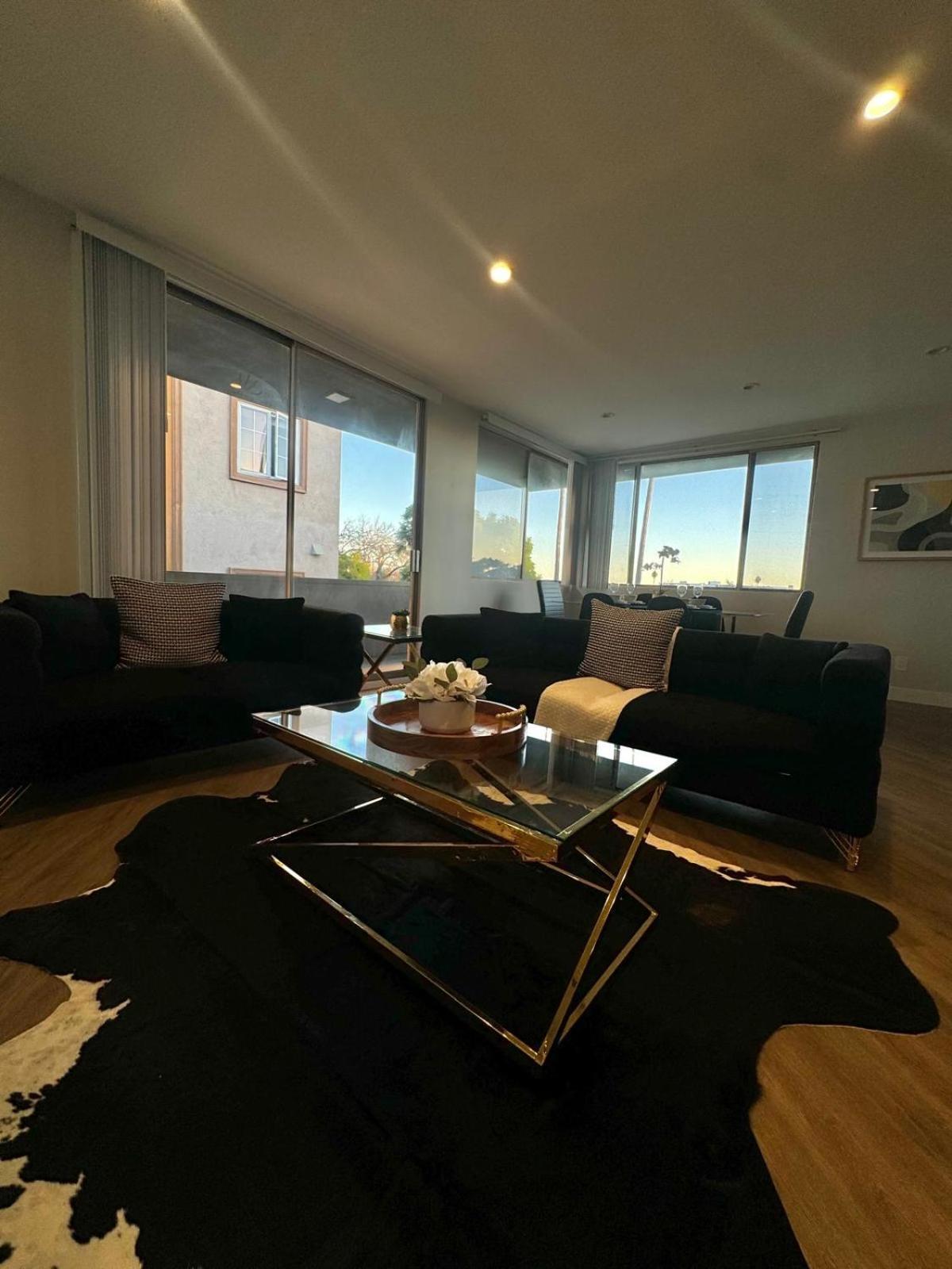 Incredible Two Bedroom Hollywood Apartments Free Parking Los Angeles Zewnętrze zdjęcie