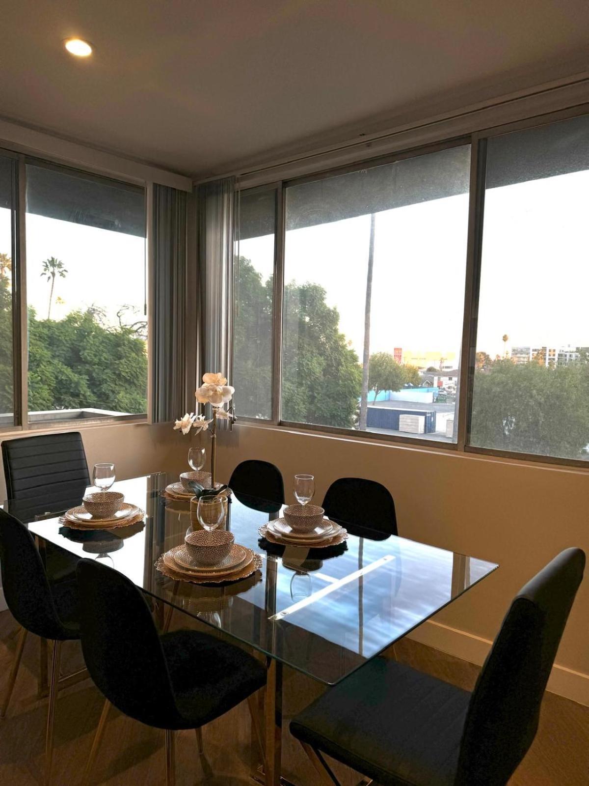 Incredible Two Bedroom Hollywood Apartments Free Parking Los Angeles Zewnętrze zdjęcie