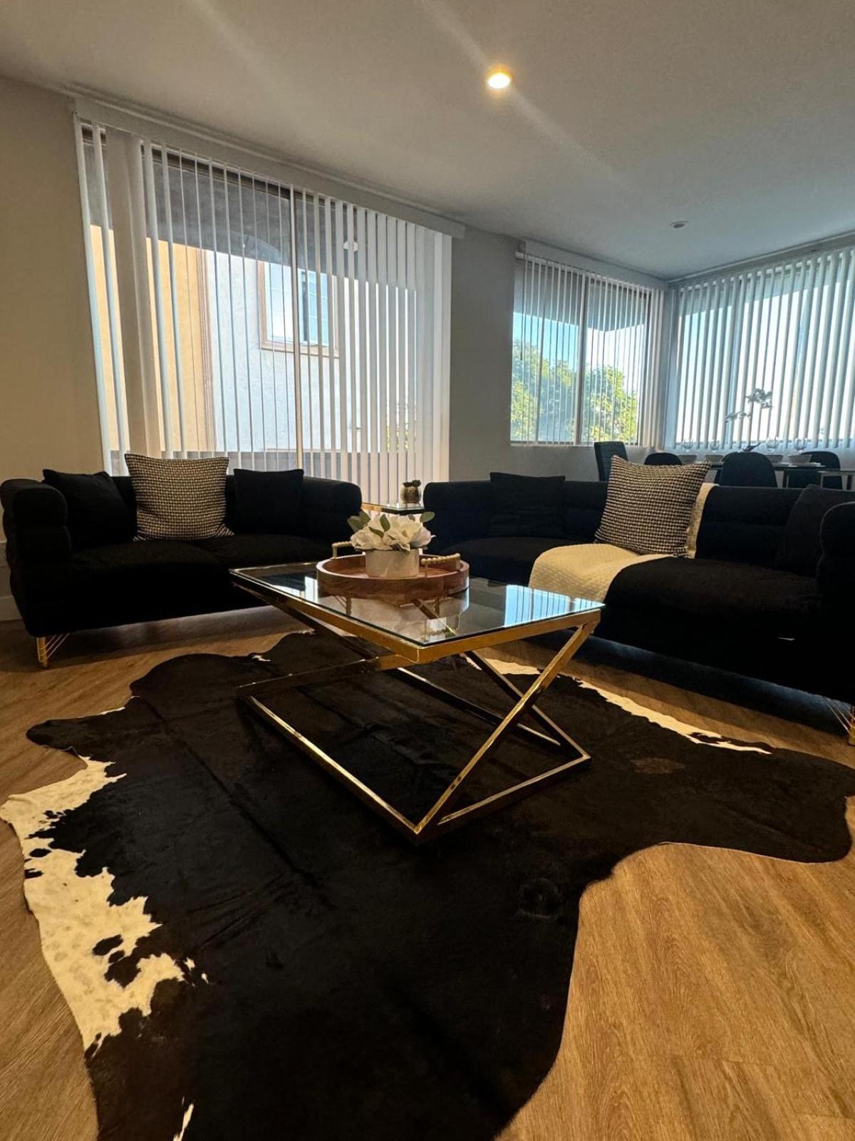 Incredible Two Bedroom Hollywood Apartments Free Parking Los Angeles Zewnętrze zdjęcie