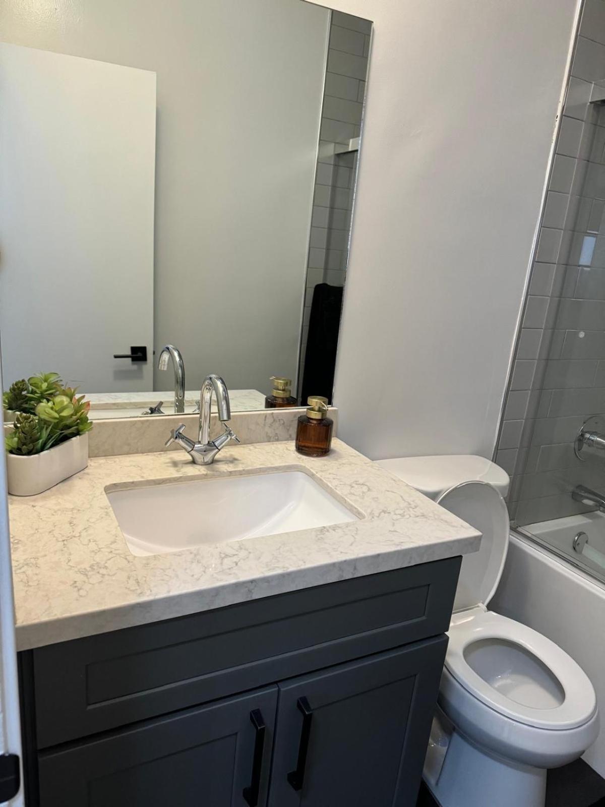 Incredible Two Bedroom Hollywood Apartments Free Parking Los Angeles Zewnętrze zdjęcie