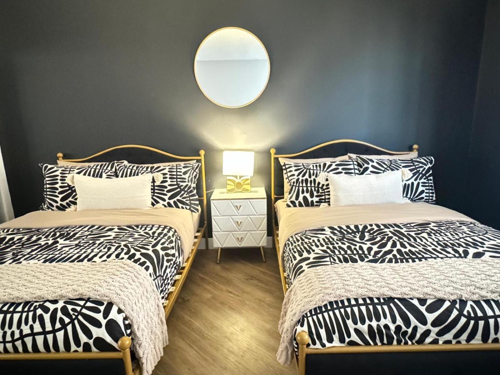 Incredible Two Bedroom Hollywood Apartments Free Parking Los Angeles Zewnętrze zdjęcie