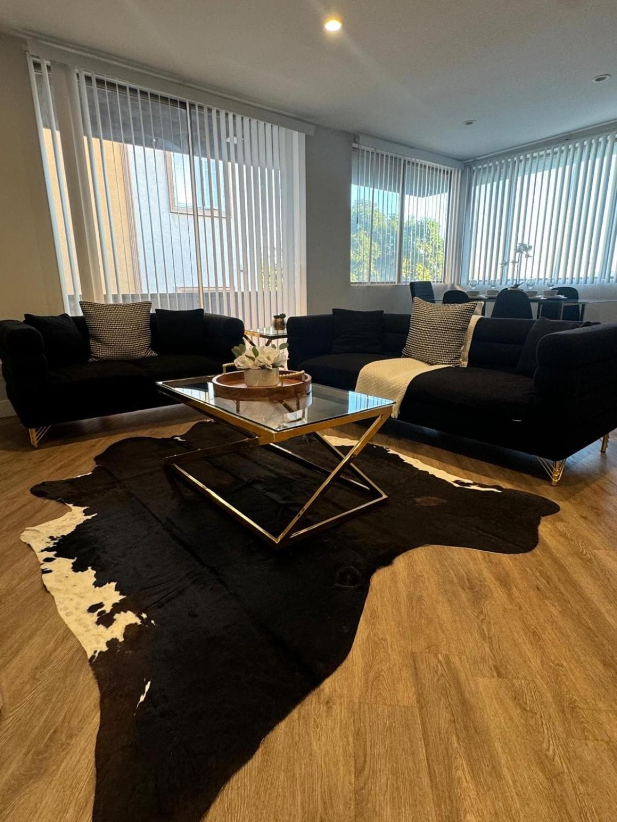 Incredible Two Bedroom Hollywood Apartments Free Parking Los Angeles Zewnętrze zdjęcie